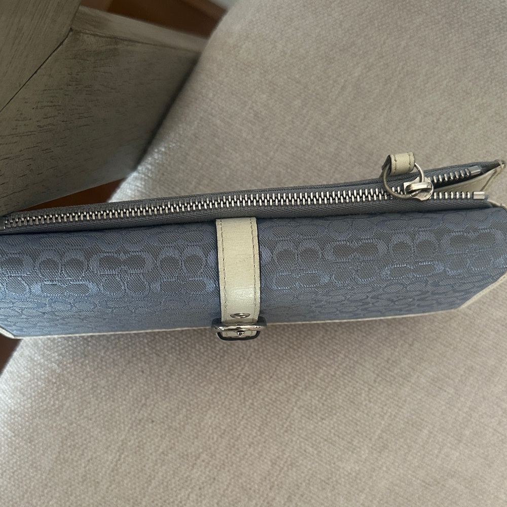 Coach Blue Signature Clutch with Ivory Trim - Picture 10 of 11